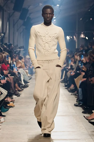 Look 18